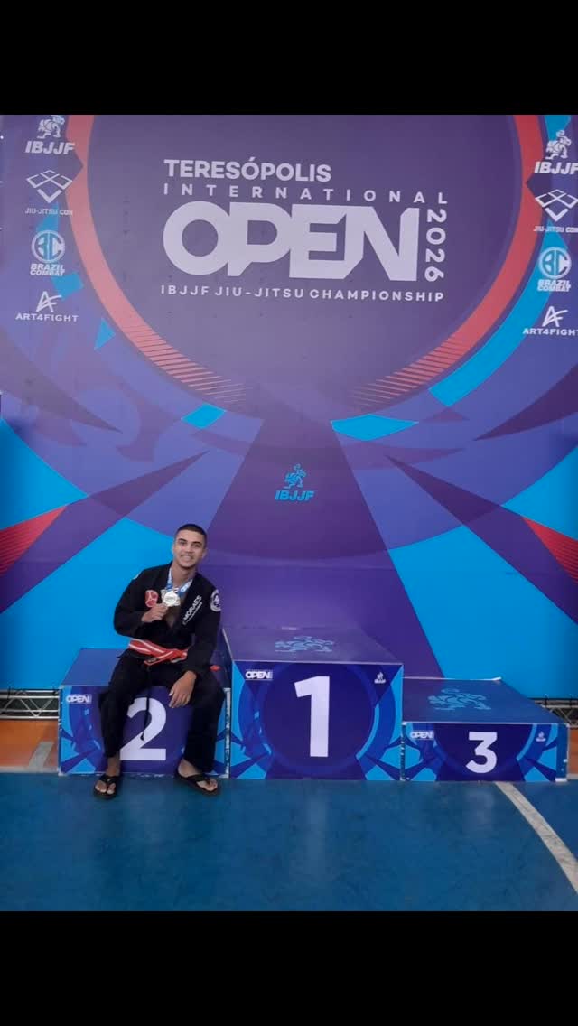 Aluno do CT Leonardo Alcântara no pódio do IBJJF Teresópolis Open 2026.